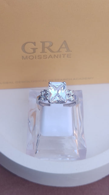 925 SILVER STERLING RING WITH MOISSANITE DIAMOND