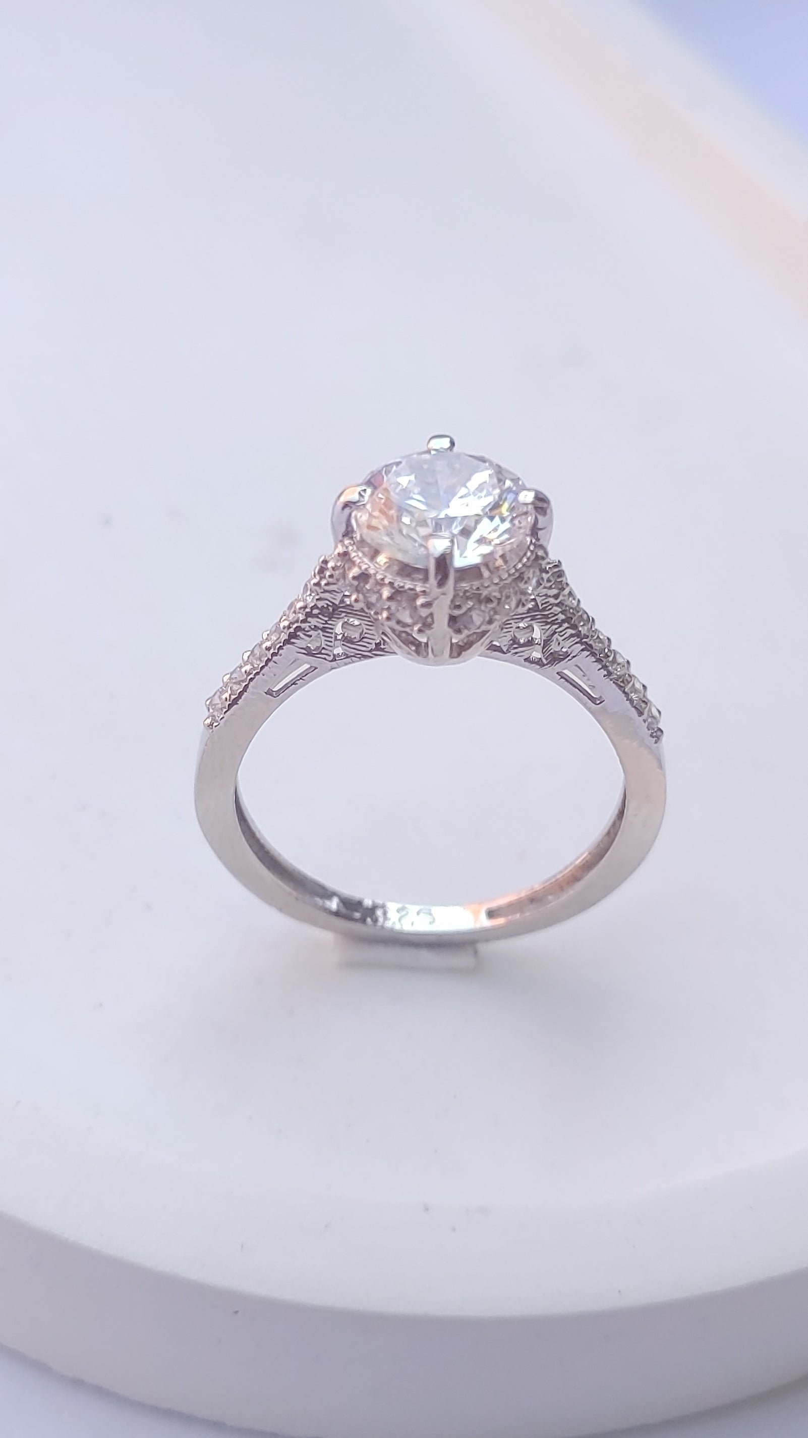 925 SILVER STERLING RING WITH MOISSANITE DIAMOND