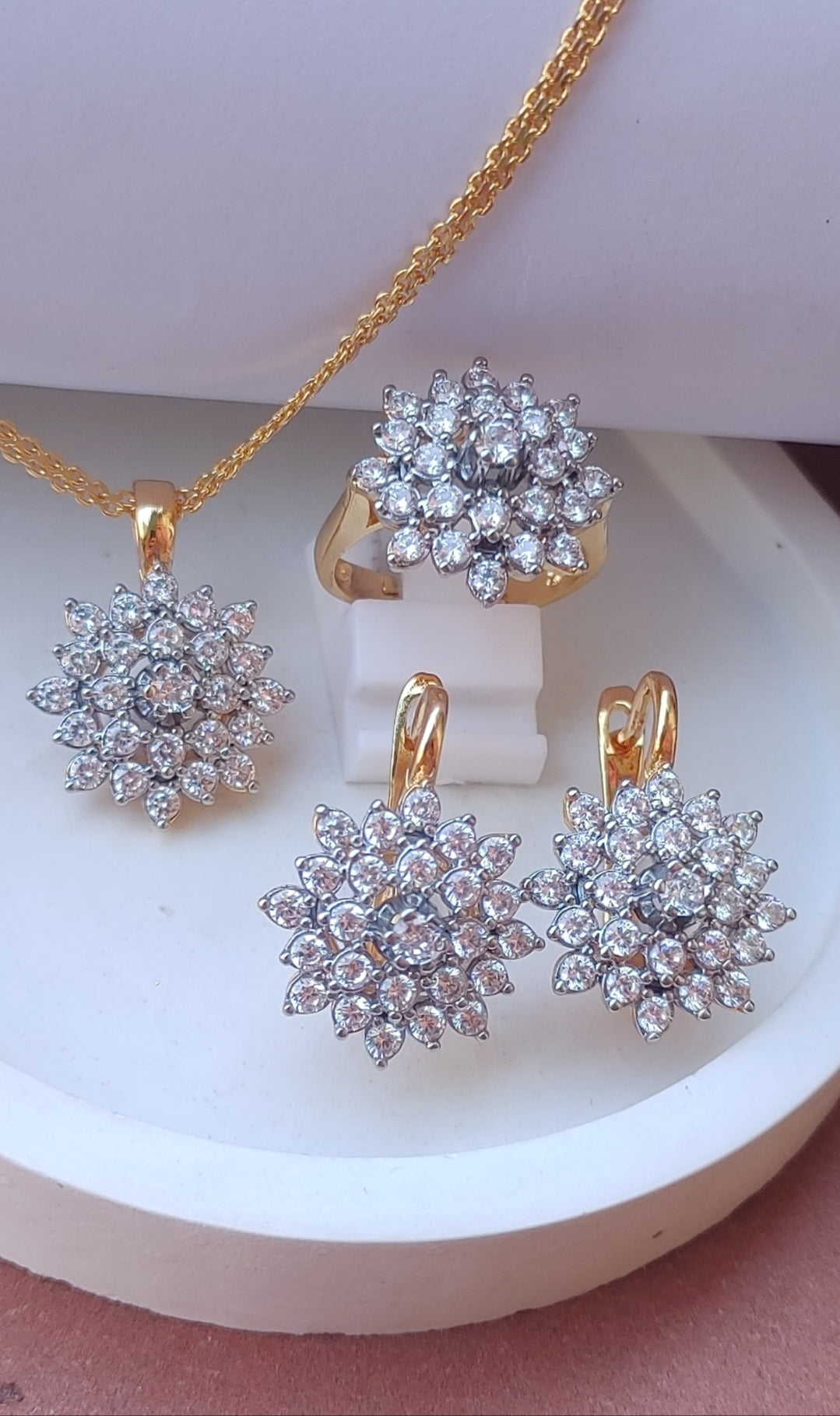💎Diamond Cut Zircon Locket Set | 22K Gold Plated (1 year Warranty) |