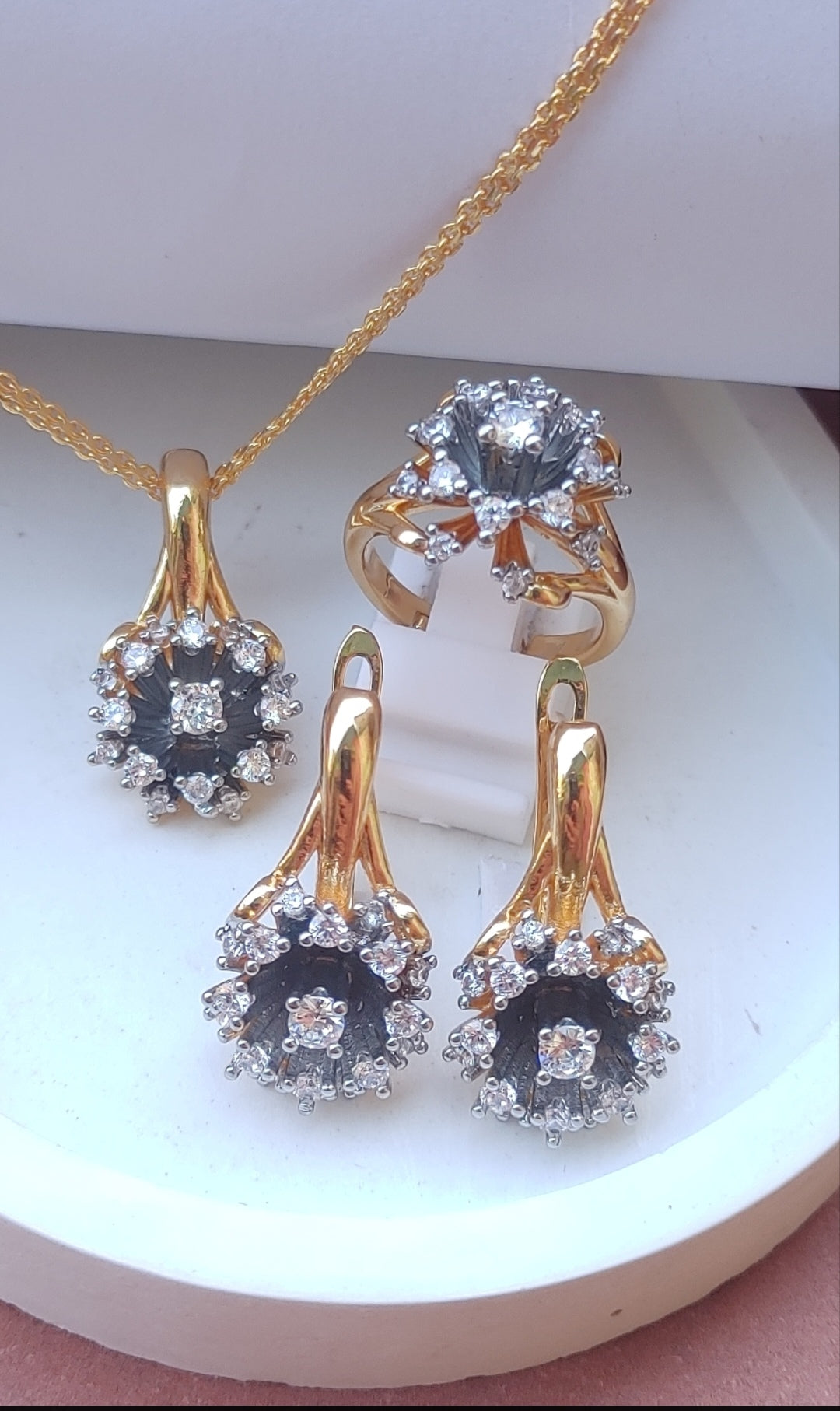 💎Diamond Cut Zircon Locket Set | 22K Gold Plated (1 year Warranty) |