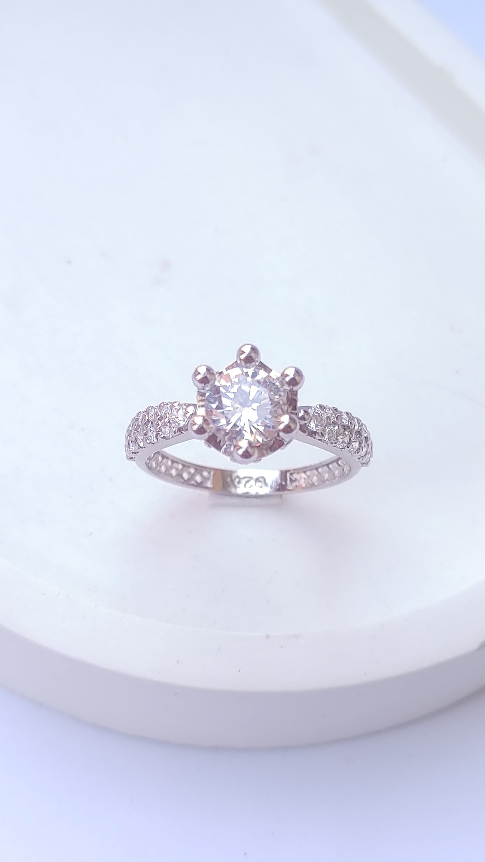 925 SILVER STERLING RING WITH MOISSANITE DIAMOND PAWNABLE AND LEGIT S08